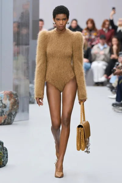 Look 1